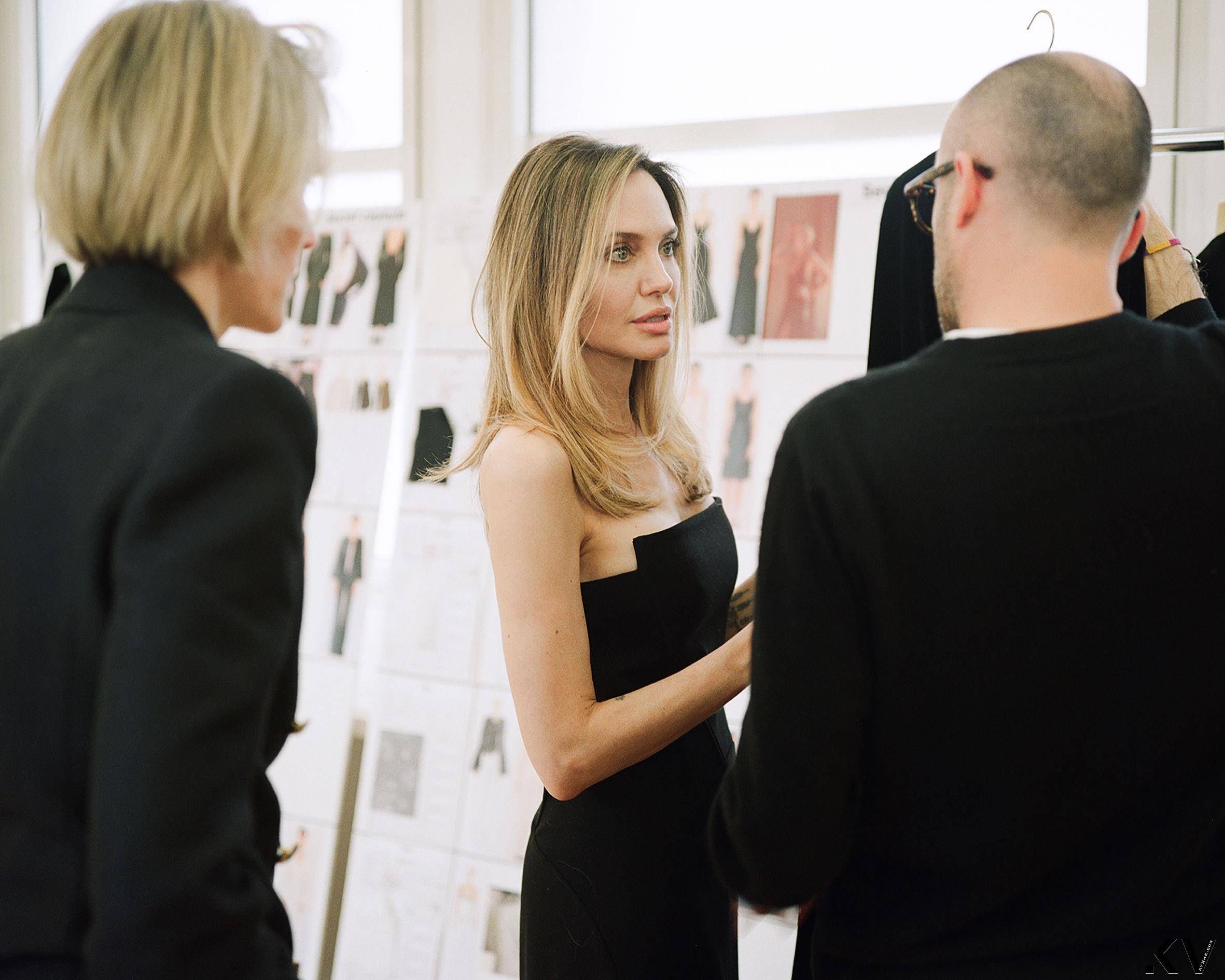 裘莉亲自设计！Chloé创意总监卸任前联名Atelier Jolie打造“最仙晚礼服” 时尚穿搭 图1张